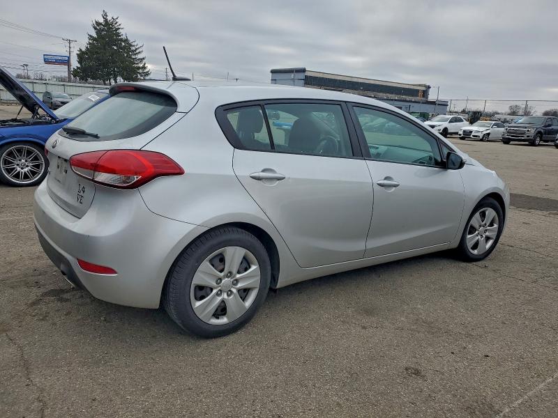 Photo 3 from auction – 2016 KIA FORTE LX with VIN KNAFK5A80G5657171
