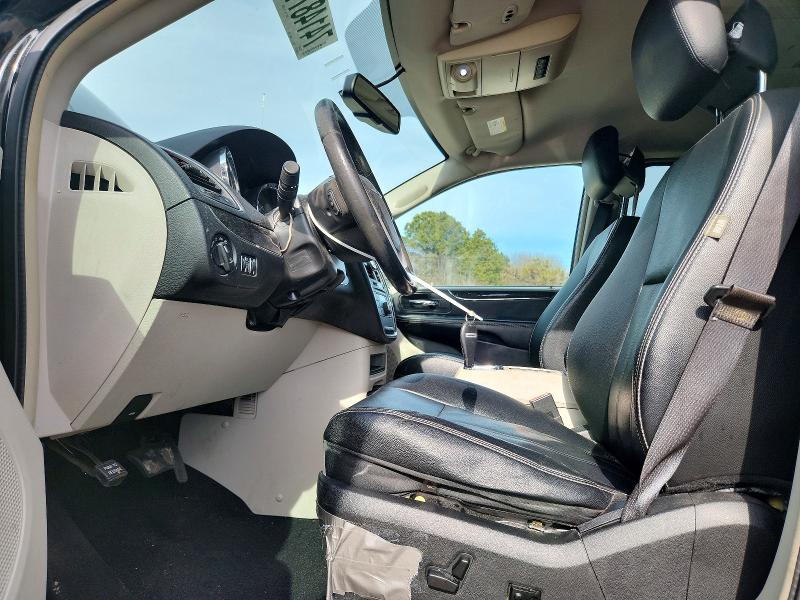Photo 7 from auction – 2015 CHRYSLER TOWN & COU with VIN 2C4RC1BGXFR577891