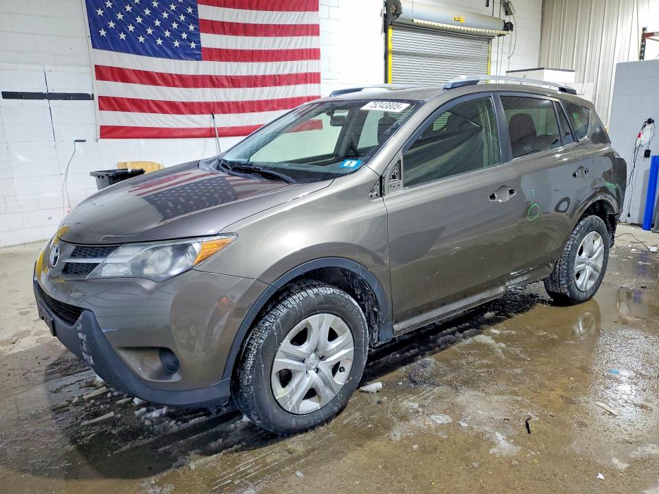 TOYOTA RAV4 LE 2015 с VIN JTMBFREV4FD142241 - Снимка от търг