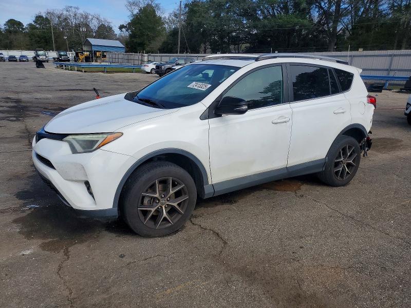 Снимка 1 от търг – 2017 TOYOTA RAV4 SE с VIN 2T3NFREV2HW333546