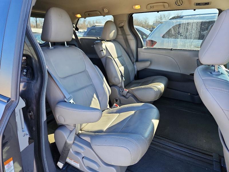 Photo 11 from auction – 2017 TOYOTA SIENNA XLE with VIN 5TDYZ3DC5HS776907