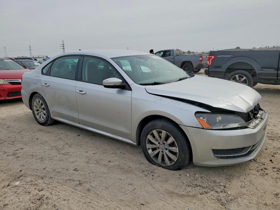 Photo 4 from auction – 2015 VOLKSWAGEN PASSAT with VIN 1VWAT7A34FC014744