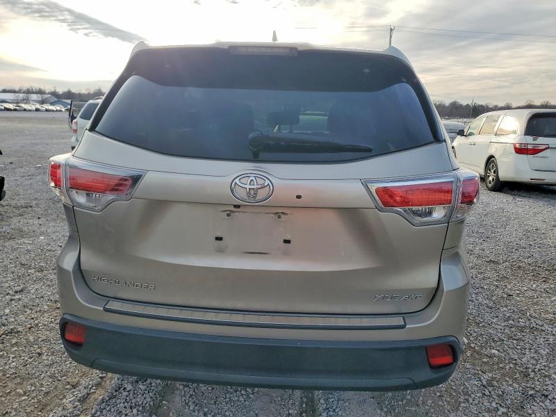 Photo 6 from auction – 2016 TOYOTA HIGHLANDER with VIN 5TDJKRFH6GS276285