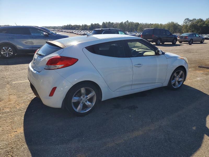 Photo 3 from auction – 2015 HYUNDAI VELOSTER with VIN KMHTC6ADXFU243580