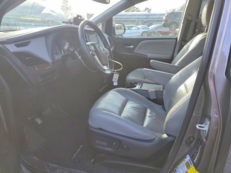 Photo 7 from auction – 2017 TOYOTA SIENNA XLE with VIN 5TDDZ3DC3HS166454