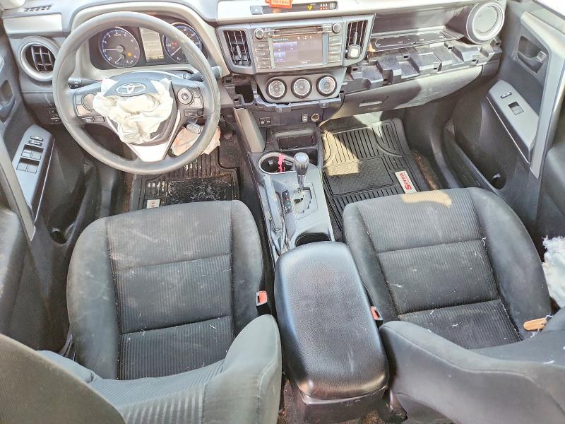 Photo 8 from auction – 2018 TOYOTA RAV4 LE with VIN 2T3BFREV8JW739615