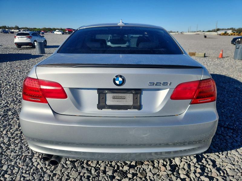 Photo 6 from auction – 2011 BMW 328 I with VIN WBAKE3C52BE558695