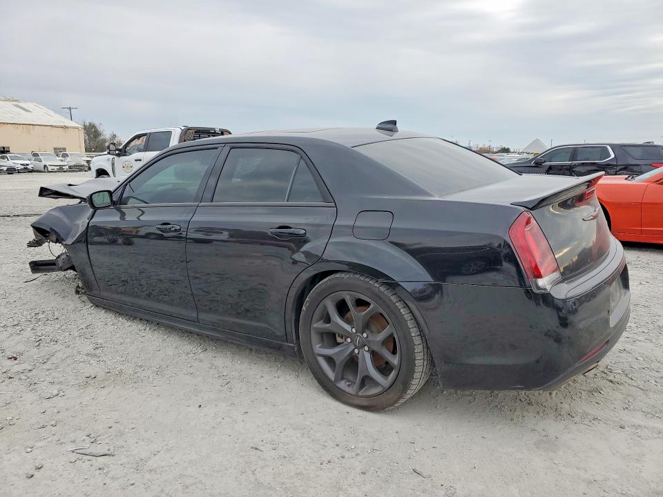 Photo 2 from auction – 2023 CHRYSLER 300 with VIN 2C3CCABT2PH556256