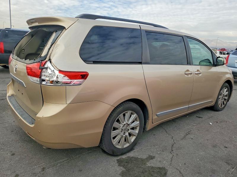 Photo 3 from auction – 2014 TOYOTA SIENNA XLE with VIN 5TDYK3DC2ES513838