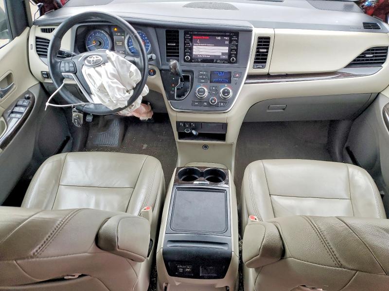 Photo 8 from auction – 2018 TOYOTA SIENNA XLE with VIN 5TDDZ3DC3JS198987