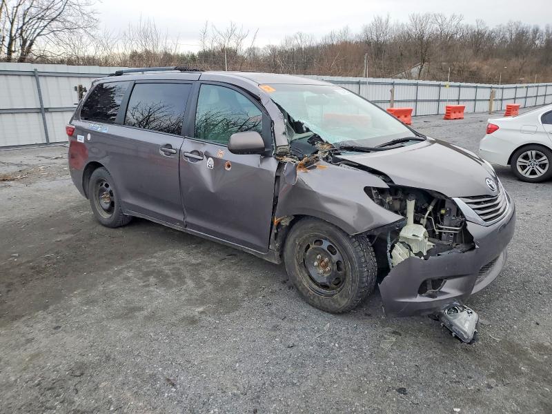 Photo 4 from auction – 2015 TOYOTA SIENNA LE with VIN 5TDKK3DC1FS588067