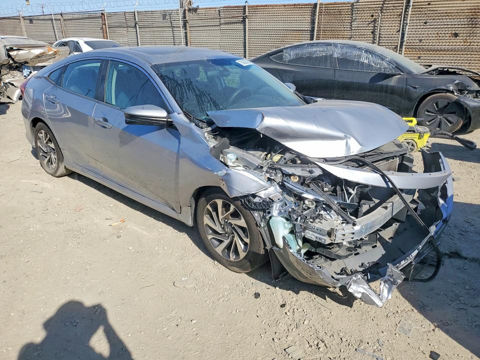 Фото 4 с аукциона – 2017 HONDA CIVIC EX с VIN 19XFC2F70HE200770