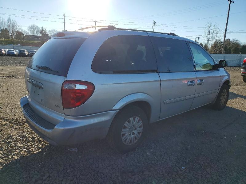 Photo 3 from auction – 2006 CHRYSLER TOWN & COU with VIN 2A4GP44R96R905095