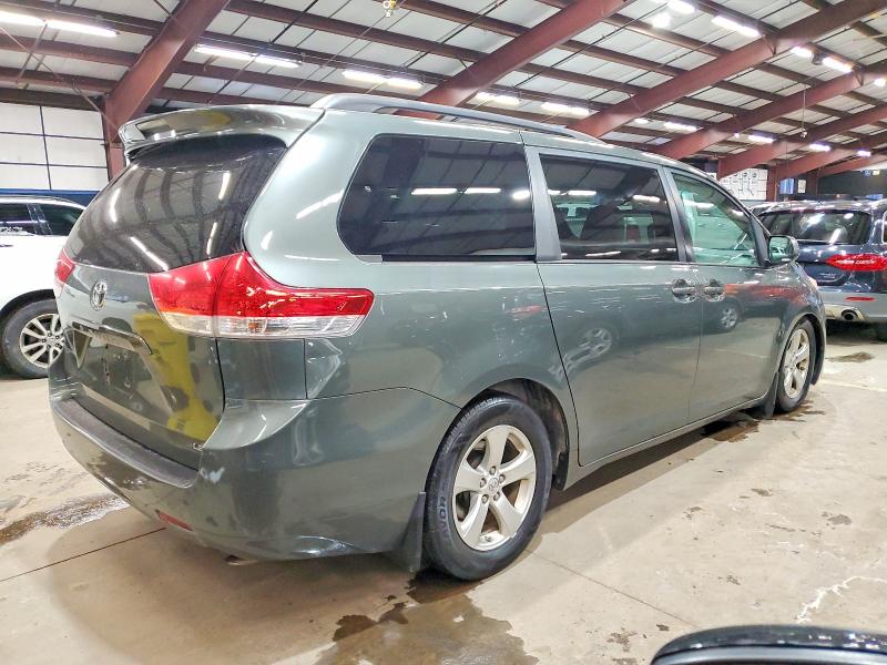 Zdjęcie 3 z aukcji – 2014 TOYOTA SIENNA z VIN 5TDKK3DC2ES413194