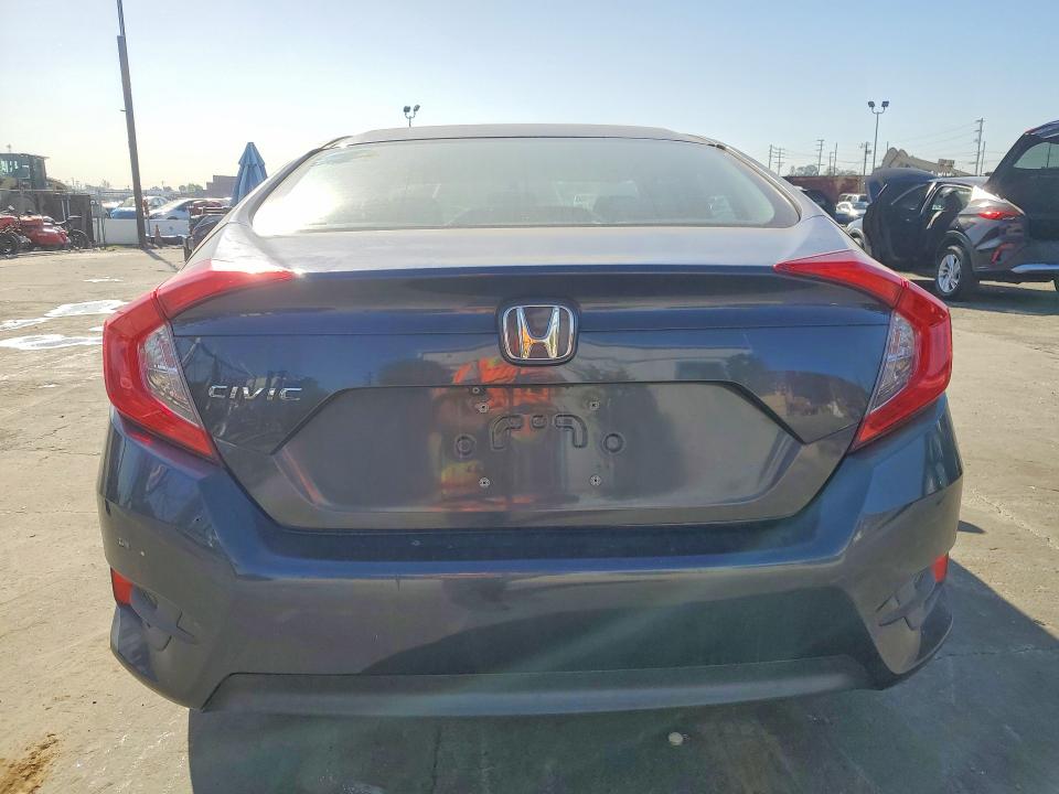 Photo 6 from auction – 2018 HONDA CIVIC LX with VIN 2HGFC2F57JH526382