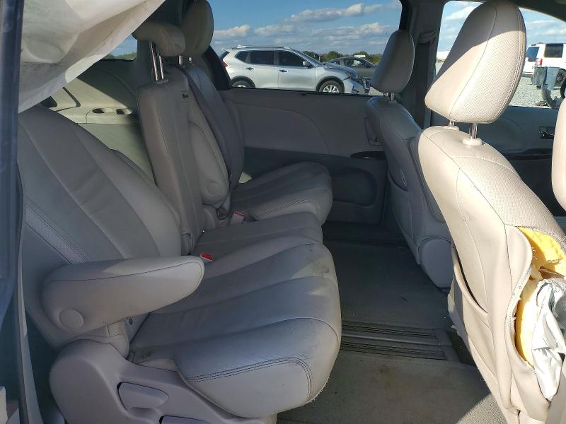 Photo 11 from auction – 2014 TOYOTA SIENNA XLE with VIN 5TDYK3DCXES466591