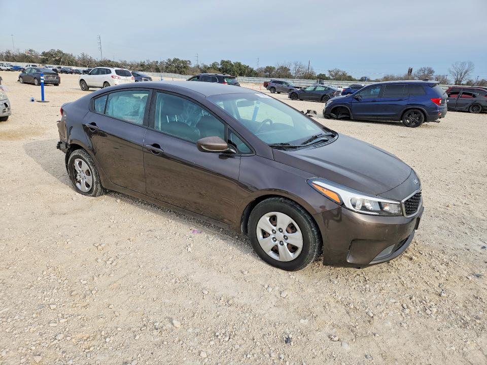 Photo 4 from auction – 2017 KIA FORTE with VIN 3KPFK4A72HE147074