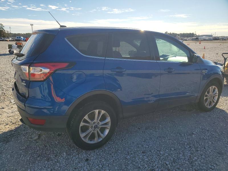 Photo 3 from auction – 2017 FORD ESCAPE SE with VIN 1FMCU0GDXHUE38955