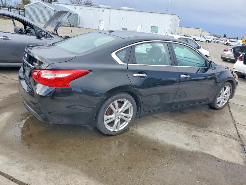 Photo 3 from auction – 2017 NISSAN ALTIMA with VIN 1N4BL3AP2HC147644