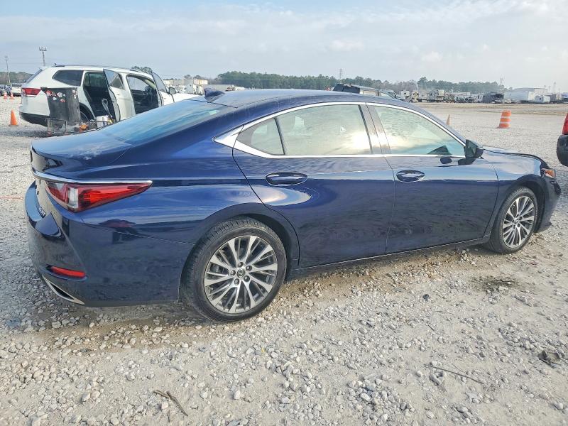 Photo 3 from auction – 2019 LEXUS ES 350 with VIN 58ABZ1B17KU046015