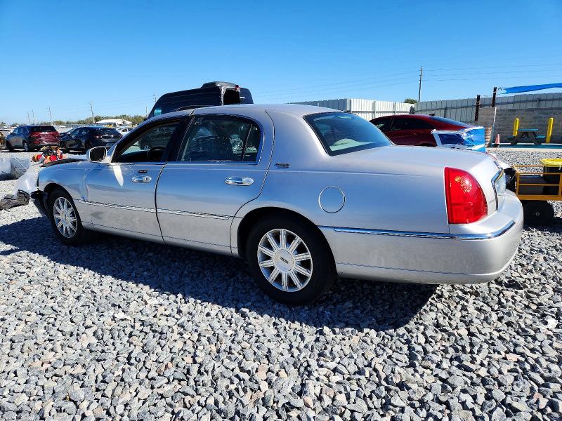 Photo 2 from auction – 2011 LINCOLN TOWN CAR S with VIN 2LNBL8CV9BX762197