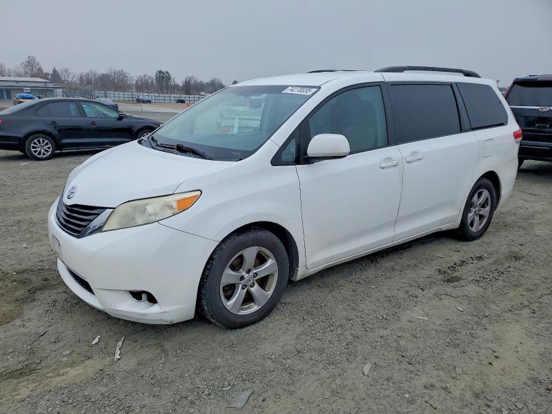 Zdjęcie 1 z aukcji – 2011 TOYOTA SIENNA LE z VIN 5TDKK3DC4BS135295