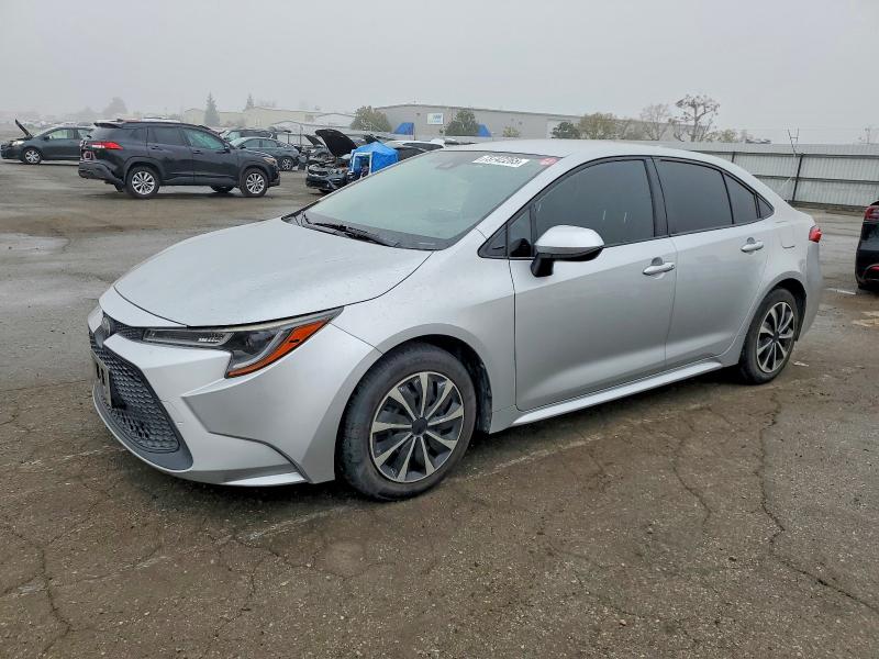 TOYOTA COROLLA LE 2020 with VIN JTDEPRAE5LJ101923 - Photo from auction