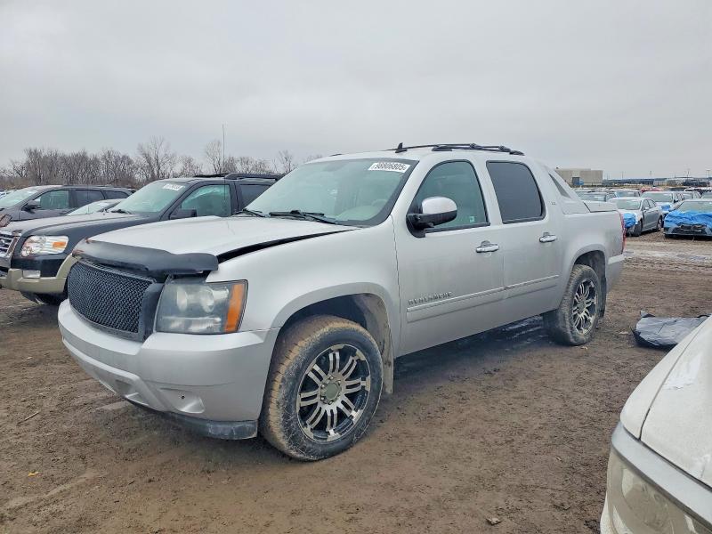 CHEVROLET AVALANCHE 2011 with VIN 3GNTKGE38BG313452 - Photo from auction