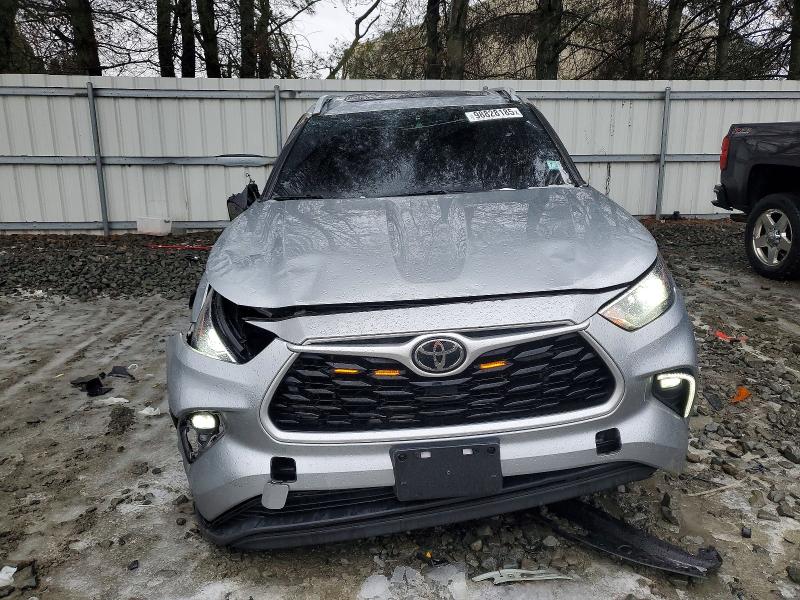 Photo 5 from auction – 2022 TOYOTA HIGHLANDER with VIN 5TDGZRAH0NS558433