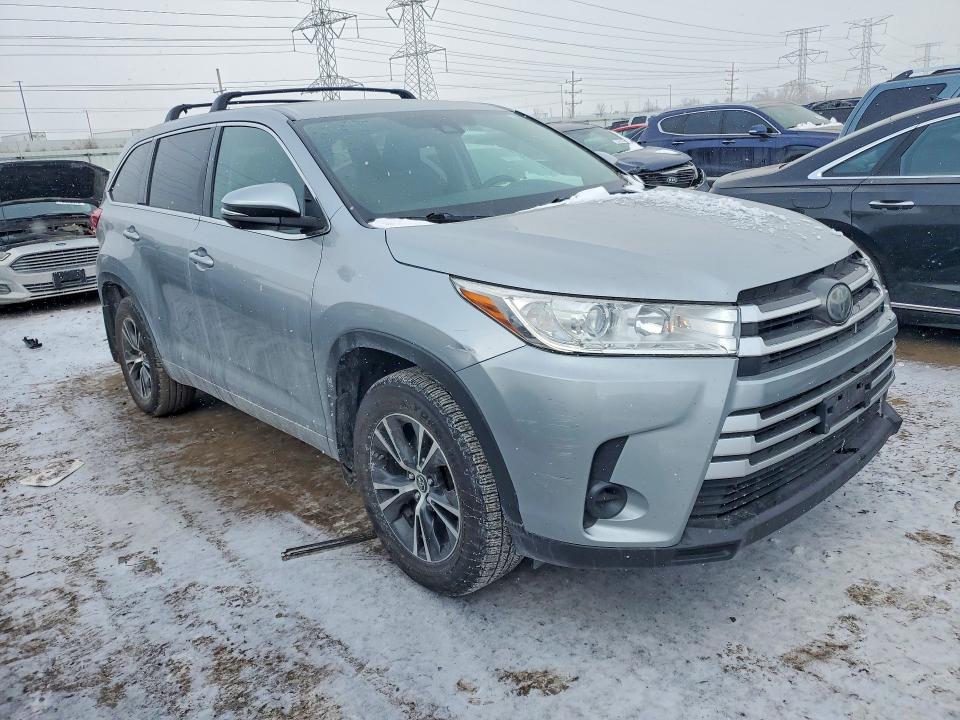 Photo 4 from auction – 2017 TOYOTA HIGHLANDER with VIN 5TDBZRFH6HS403005