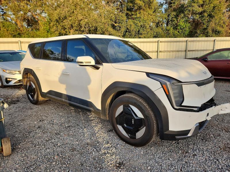 Photo 4 from auction – 2024 KIA EV9 LIGHT with VIN KNDAA5S25R6044275