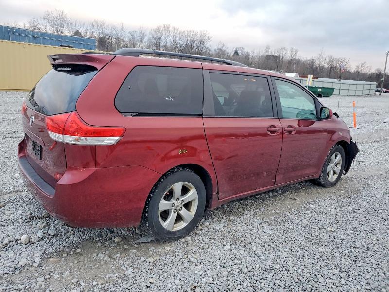 Photo 3 from auction – 2011 TOYOTA SIENNA with VIN 5TDKK3DC3BS020252