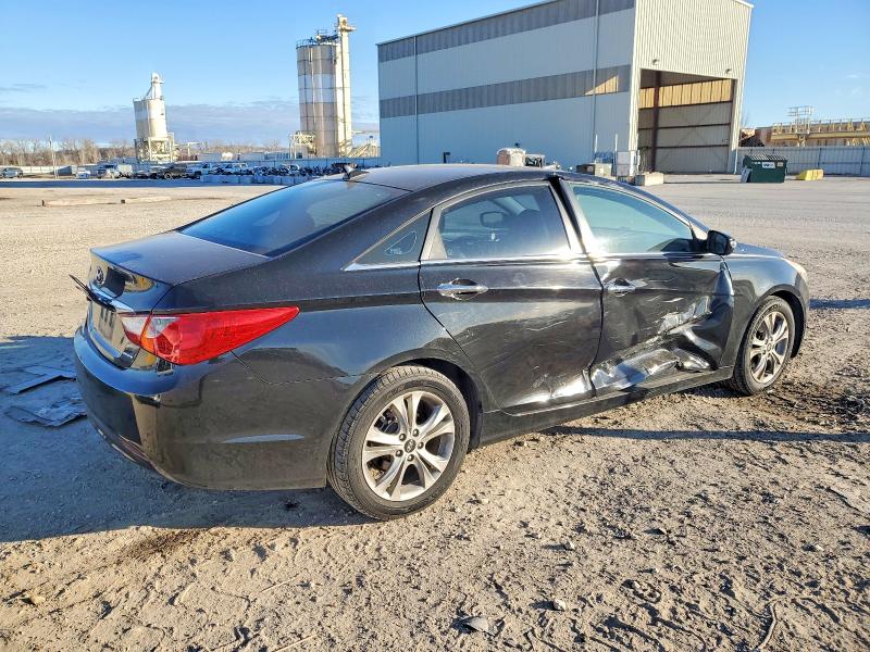 Photo 3 from auction – 2011 HYUNDAI SONATA SE with VIN 5NPEC4AC2BH005834