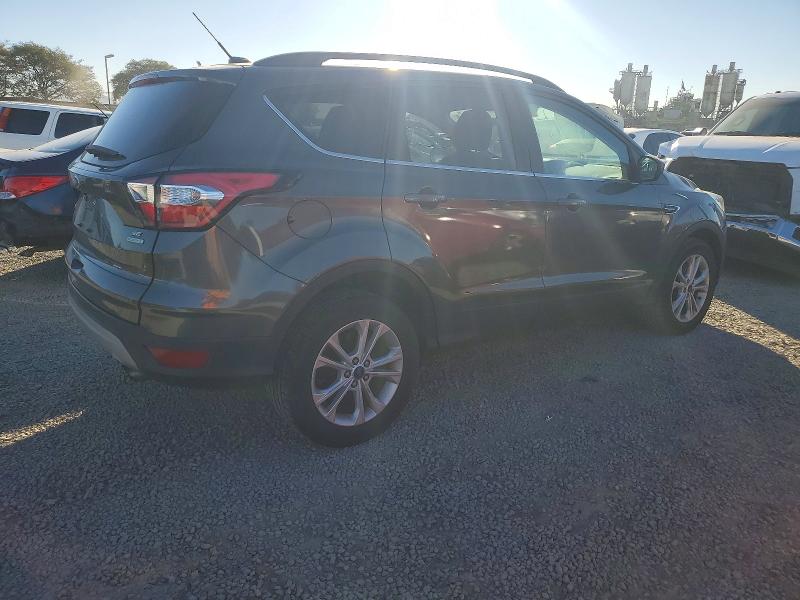 Photo 3 from auction – 2017 FORD ESCAPE SE with VIN 1FMCU0GD0HUA83357
