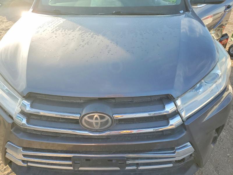 Photo 11 from auction – 2018 TOYOTA HIGHLANDER with VIN 5TDZZRFH9JS250432