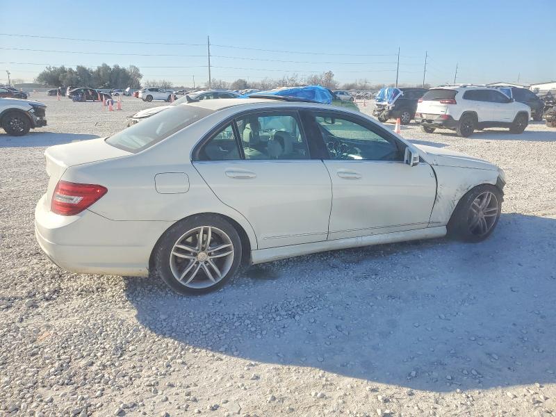 Photo 3 from auction – 2012 MERCEDES-BENZ C with VIN WDDGF4HB9CA606413