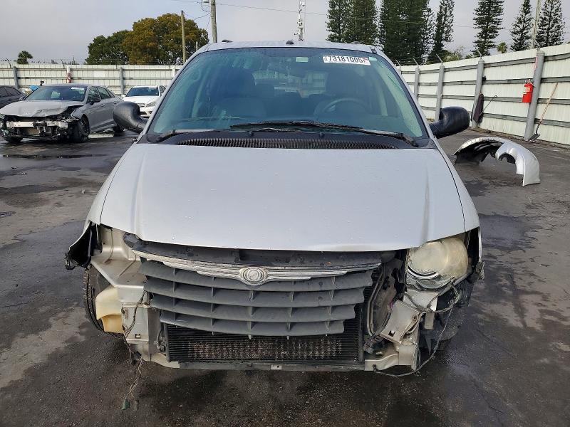Photo 5 from auction – 2006 CHRYSLER TOWN & COU with VIN 1A4GP44R36B752616