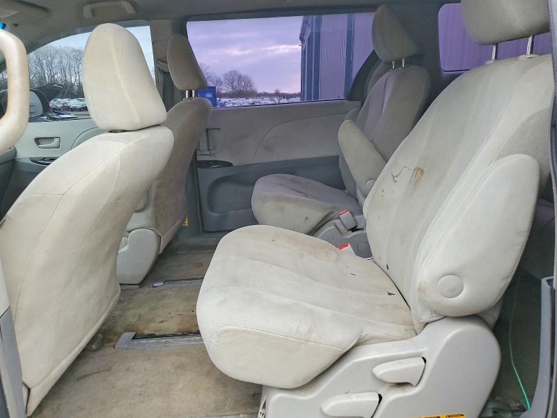 Photo 11 from auction – 2011 TOYOTA SIENNA with VIN 5TDZK3DC4BS129544