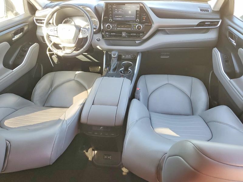 Photo 8 from auction – 2022 TOYOTA HIGHLANDER with VIN 5TDGZRAH4NS124757