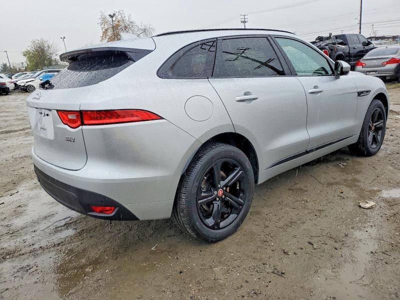 Photo 3 from auction – 2017 JAGUAR F-PACE R - with VIN SADCL2BN9HA086668