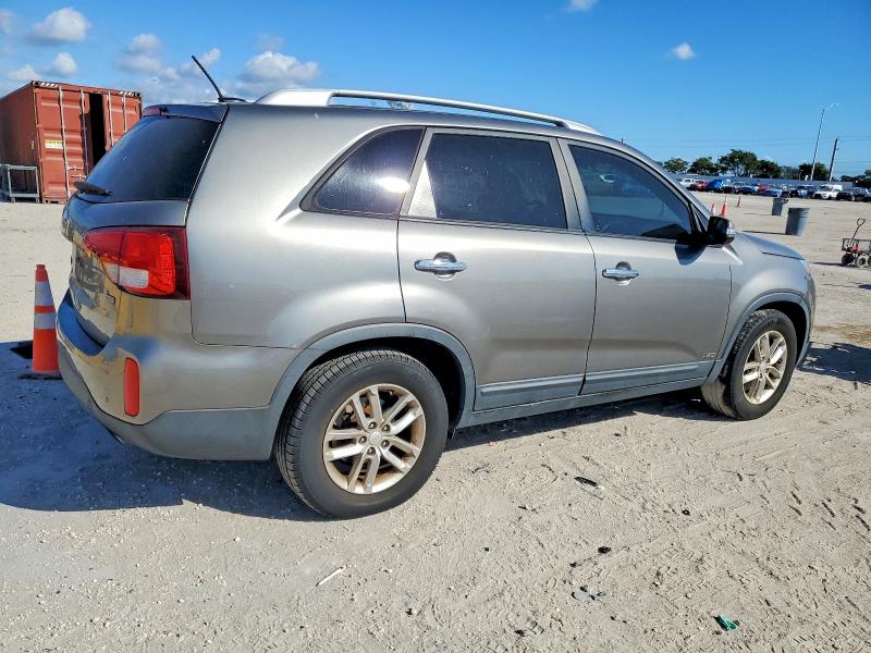 Photo 3 from auction – 2014 KIA SORENTO LX with VIN 5XYKTCA60EG523153