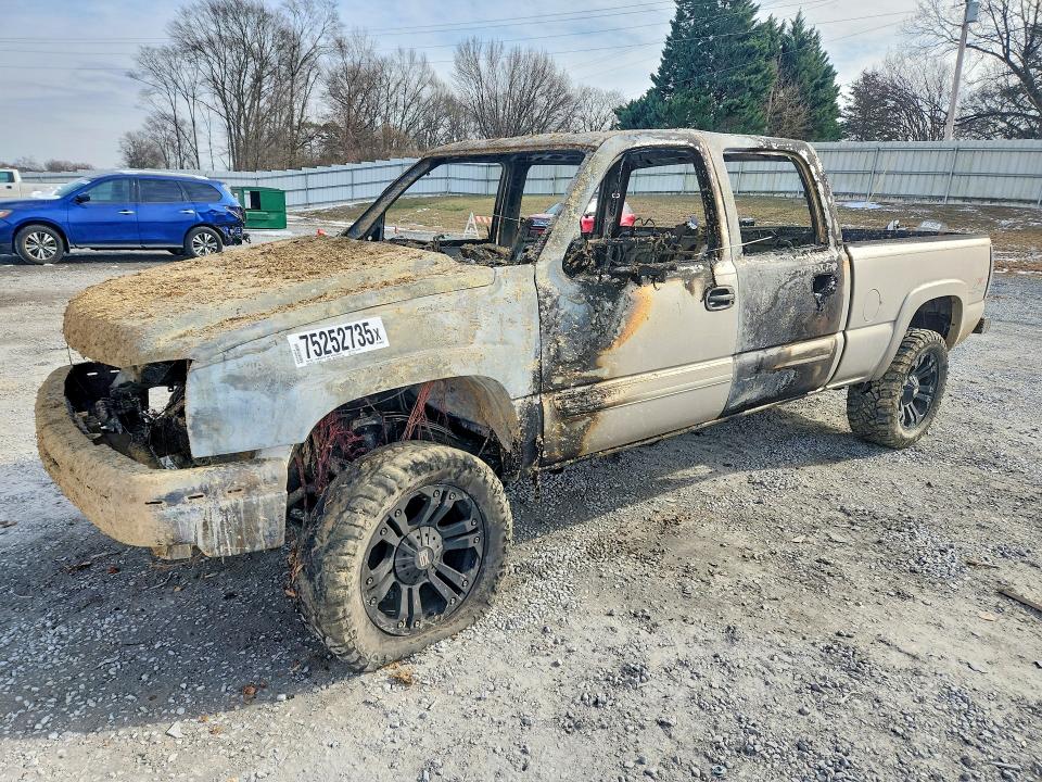 CHEVROLET SILVERADO 2006 with VIN 1GCHK23D26F179185 - Photo from auction