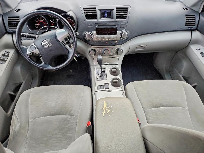 Photo 8 from auction – 2012 TOYOTA HIGHLANDER with VIN 5TDBK3EHXCS143171