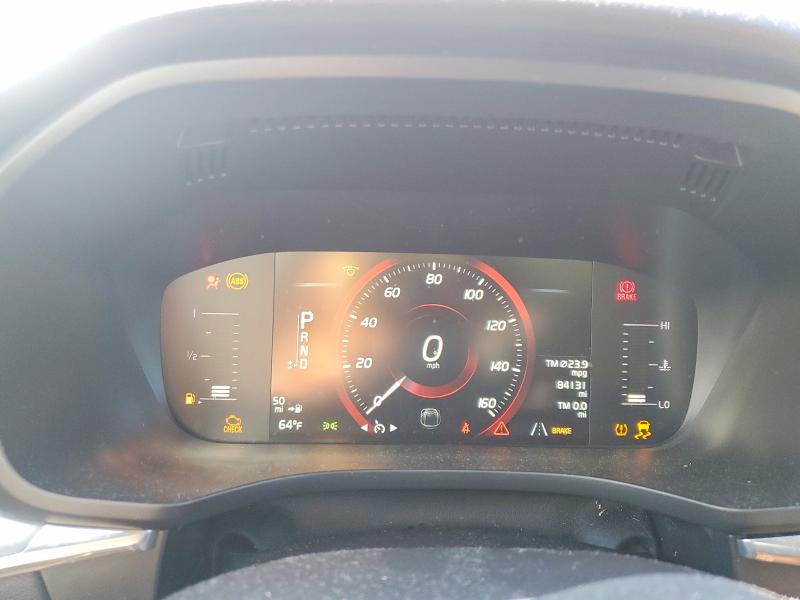 Photo 9 from auction – 2019 VOLVO XC60 T5 with VIN LYV102RK5KB228439