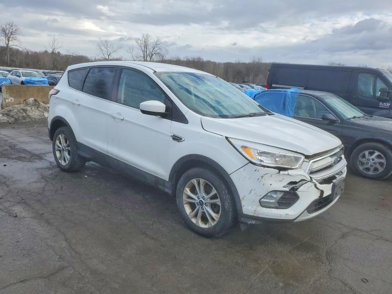 Photo 4 from auction – 2017 FORD ESCAPE SE with VIN 1FMCU9GD7HUB94430