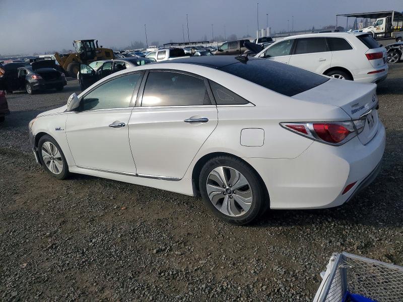 Photo 2 from auction – 2014 HYUNDAI SONATA HYB with VIN KMHEC4A42EA107117