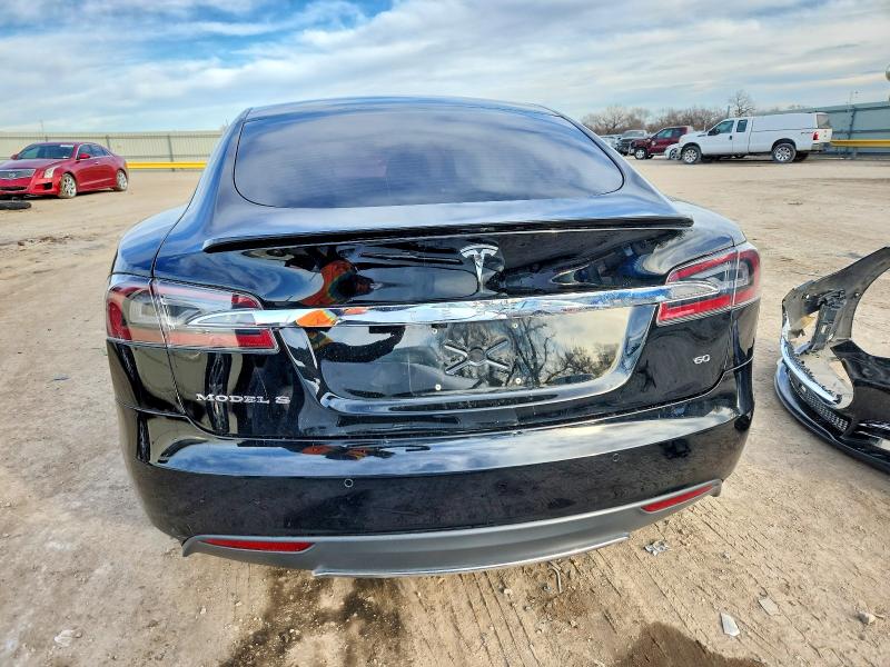Photo 6 from auction – 2014 TESLA MODEL S with VIN 5YJSA1S11EFP62117