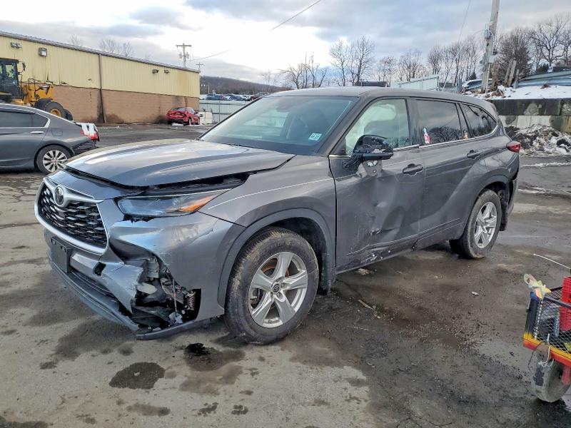 TOYOTA HIGHLANDER 2022 with VIN 5TDBZRBH3NS589149 - Photo from auction