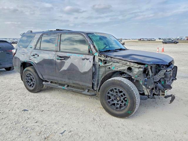 Photo 4 from auction – 2022 TOYOTA 4RUNNER SR with VIN JTEFU5JR1N5270739