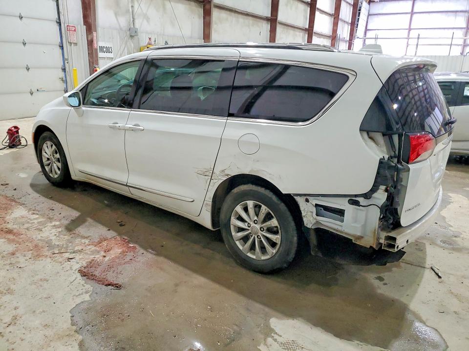 Photo 2 from auction – 2018 CHRYSLER PACIFICA with VIN 2C4RC1BG2JR154179
